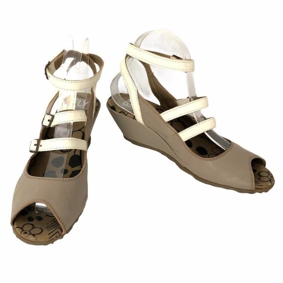 FLY LONDON leather funky strappy  wedge sandals - Picture 2 of 12